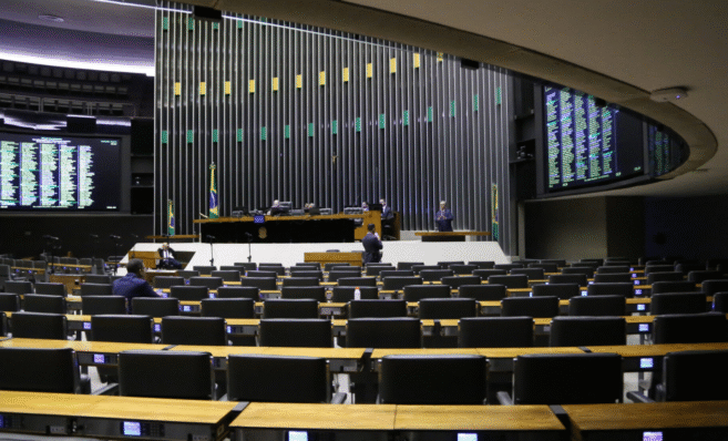 IOF volta ao patamar antigo após Congresso derrubar decreto do governo