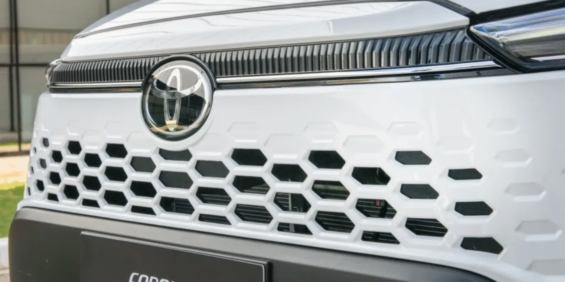 O avanço dos híbridos plug-in no Brasil: o novo duelo entre Toyota e as marcas chinesas