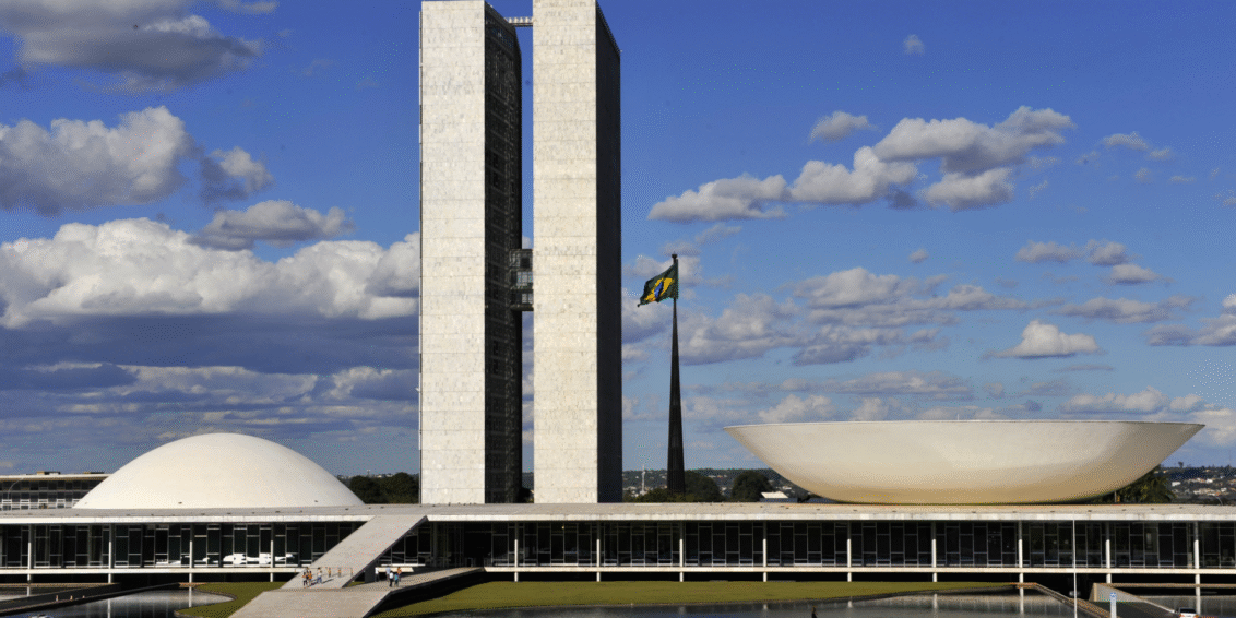 Câmara aprova urgência para projeto que amplia isenção do Imposto de Renda até R$ 5 mil