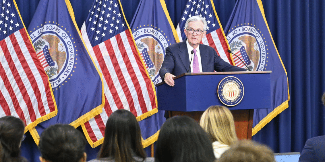 Fed decide juros no escuro: paralisação nos EUA deixa banco central sem dados econômicos